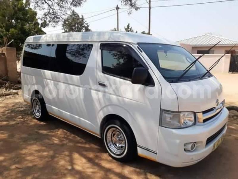 Tenga Tsaru Toyota Hiace Chena Mota In Artisia In Kgatleng Motorokara